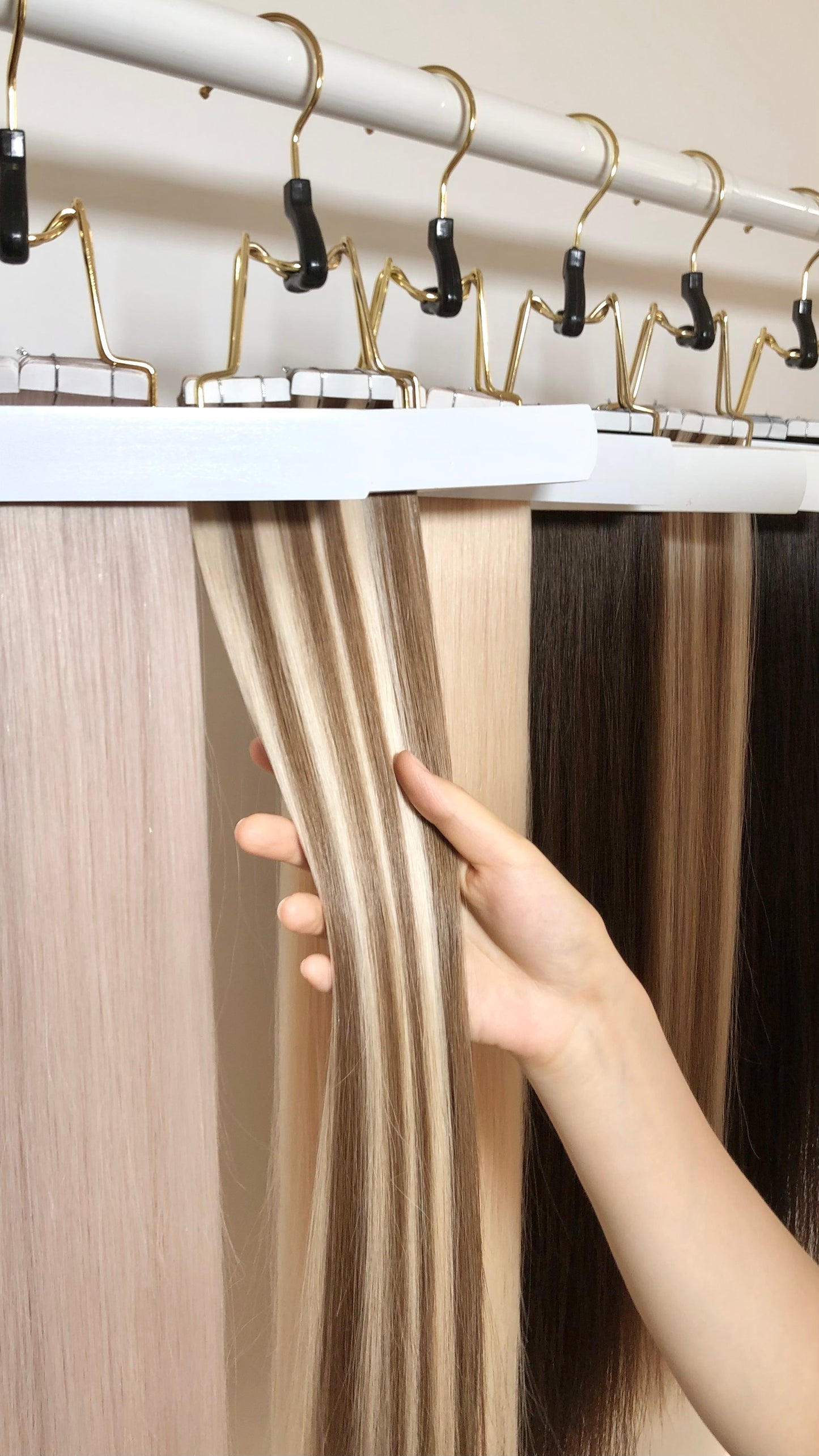 100g comes in 40 pieces Tape in Hair Russian Hair cuticle intact human hair