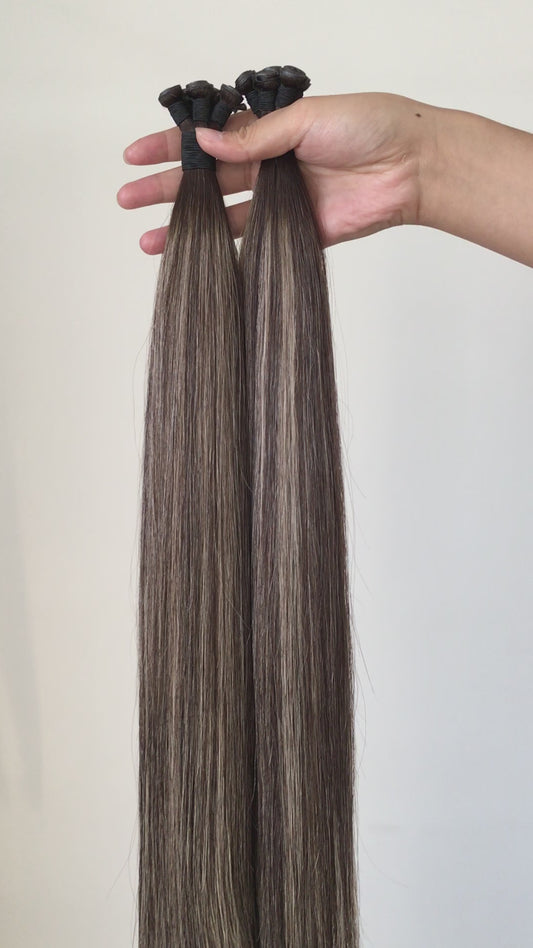 22inch 100g 5 wefts B2/22 Medium Brown with Blonde Highlights Balayage Genius Wefts